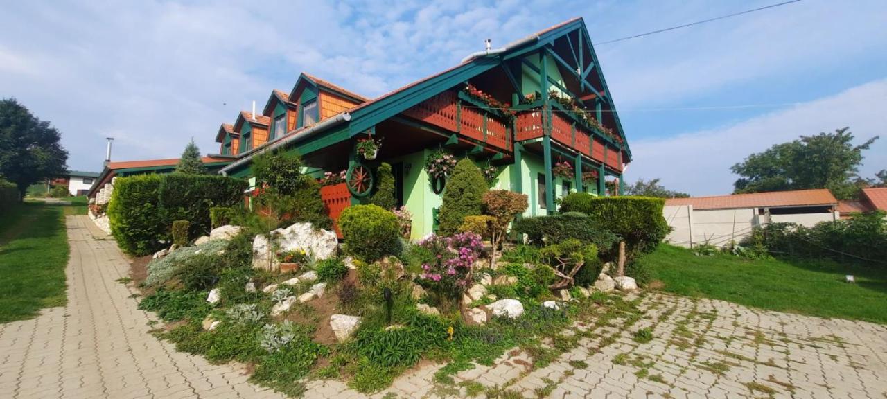 Appartamento Penzion Ranch FAH Spišské Podhradie Esterno foto