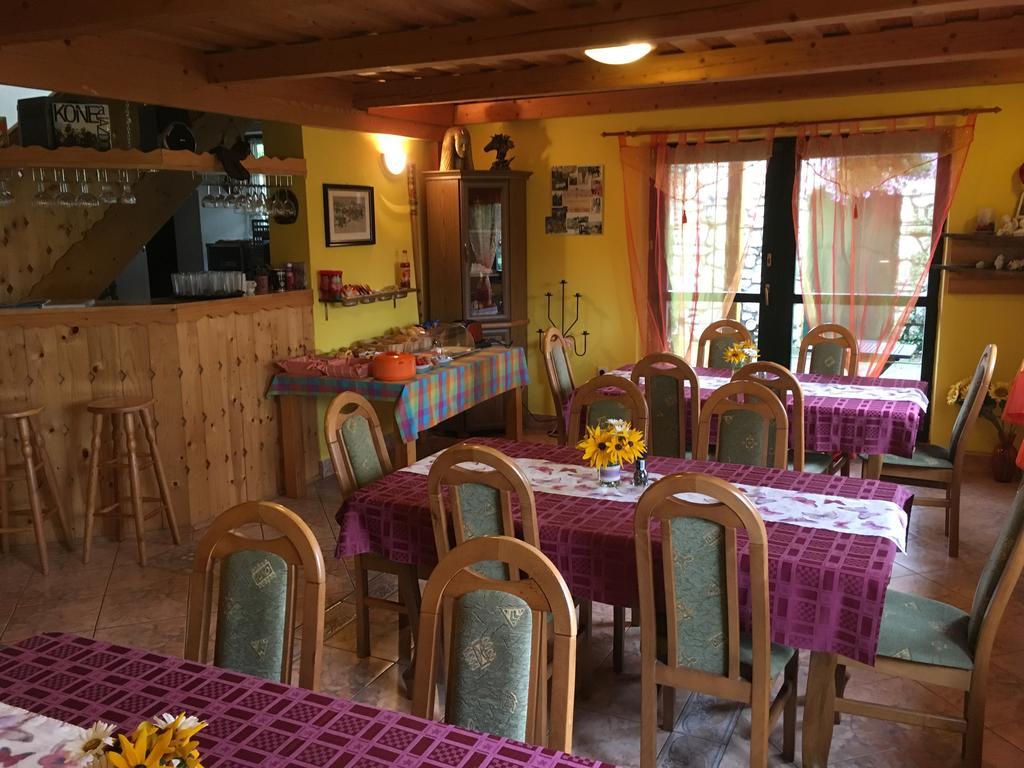 Appartamento Penzion Ranch FAH Spišské Podhradie Esterno foto